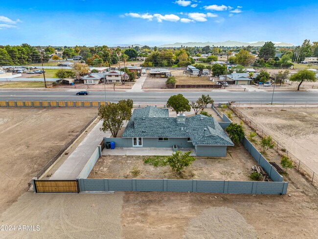 Foto del edificio - 4812 W Greenway Rd