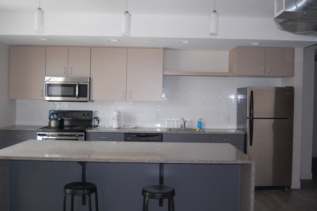 Foto del edificio - 1476 E 105th St