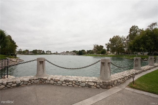 Building Photo - 4 br, 2 bath House - 11 E Yale Loop # 33