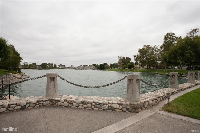 Foto del edificio - 4 br, 2 bath House - 11 E Yale Loop # 33
