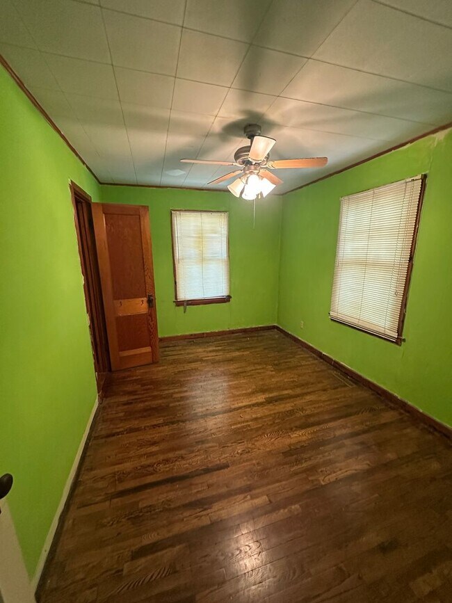 Foto del edificio - 2 bed/1 bath