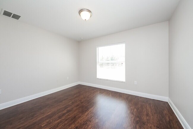 Building Photo - 3633 Doe Run Dr