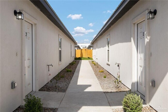 Foto del edificio - 21 Hilltop Ave