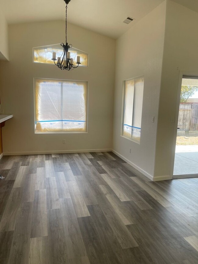 Building Photo - Coming Soon! Charming 3-Bedroom, 2-Bathroom Home for Rent in Quiet Neighborhood