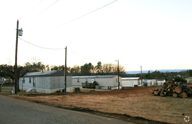 Foto del edificio - FG Communities Morganton Suburban Valley