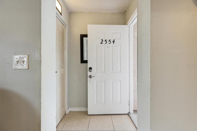 Building Photo - 2554 Lakeway Branch Dr