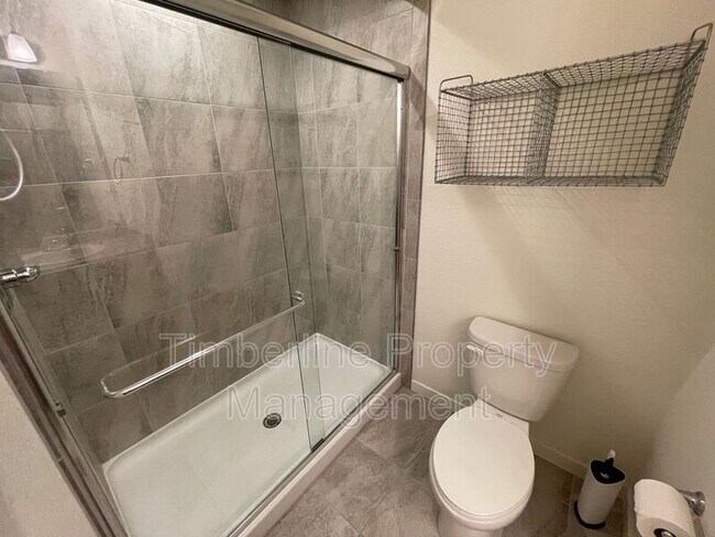 Foto del edificio - 6647 Thicket Pass Ln