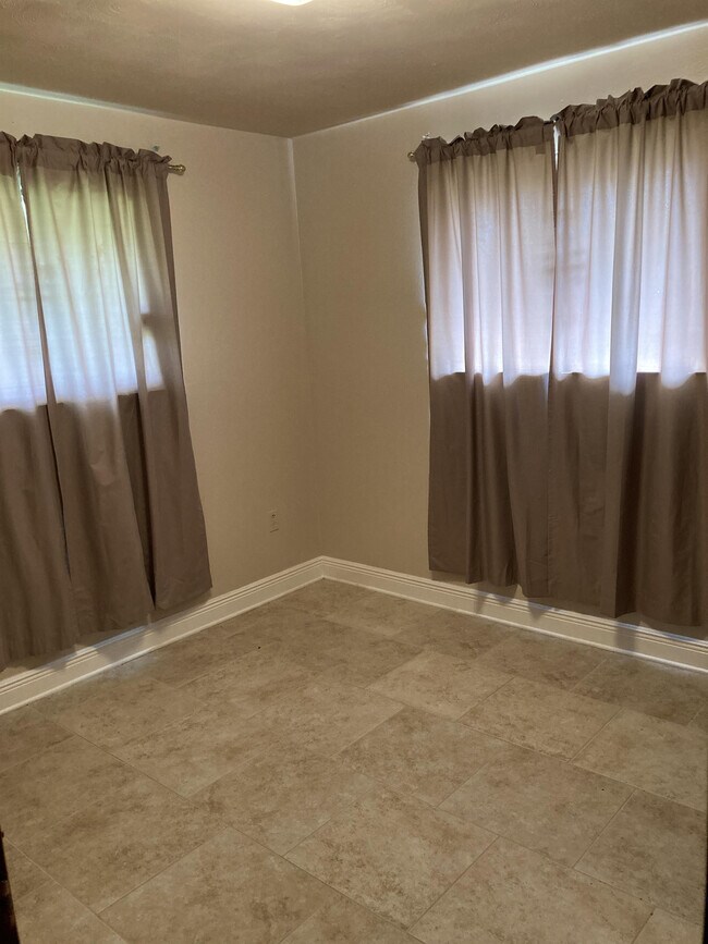 Foto del edificio - 1337 Maplewood Dr