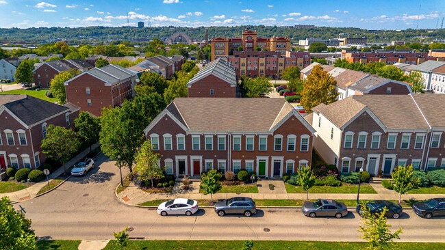 Building Photo - 1441 Laurel Park Dr