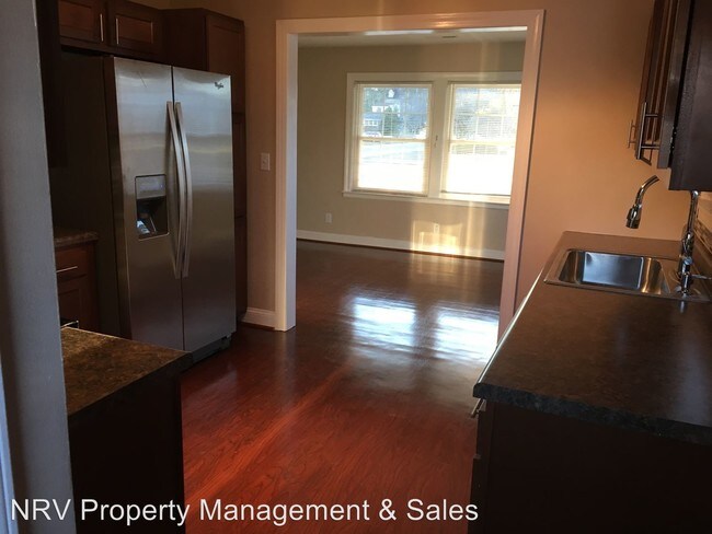 Building Photo - 3 br, 2 bath House - 406 Walker St.