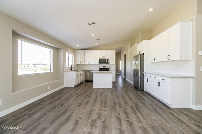 Building Photo - 8402 S 20th Pl
