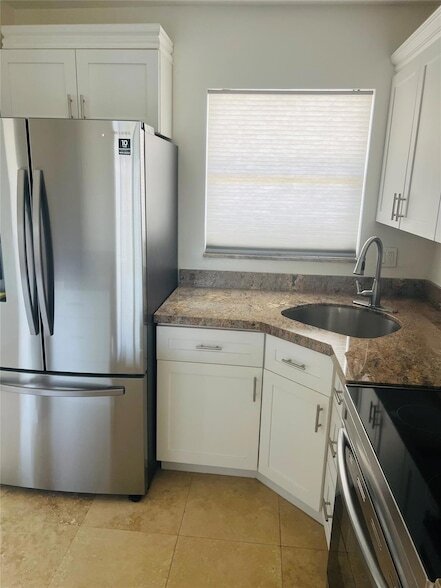 Foto principal - 8220 Sunrise Lakes Blvd