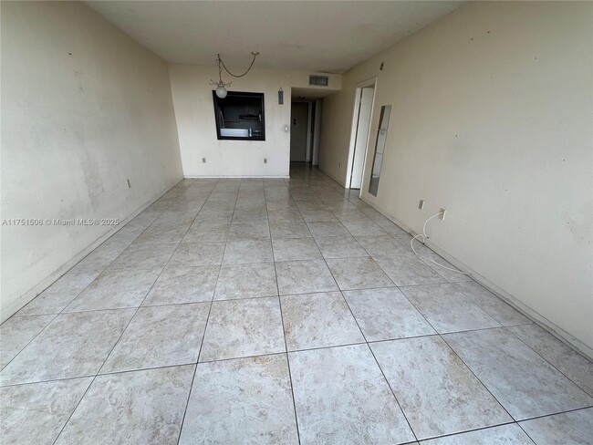 Building Photo - 1200 NE Miami Gardens Dr