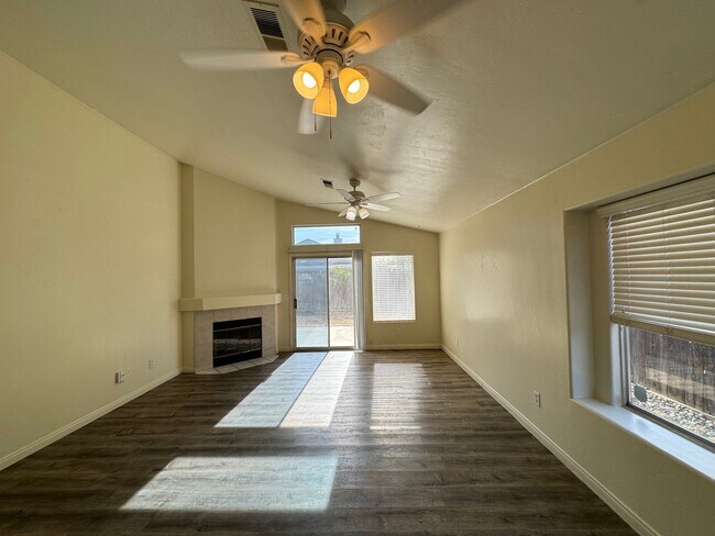 Foto del edificio - Beautiful home in Riverlakes Community