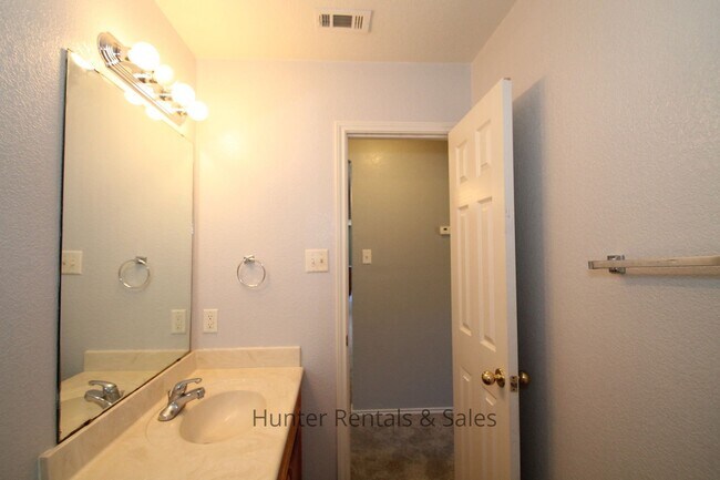 Building Photo - 4607 Neta Dr