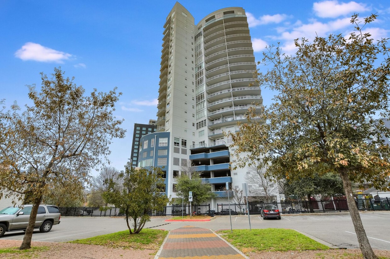 Primary Photo - Downtown Condo on Rainey