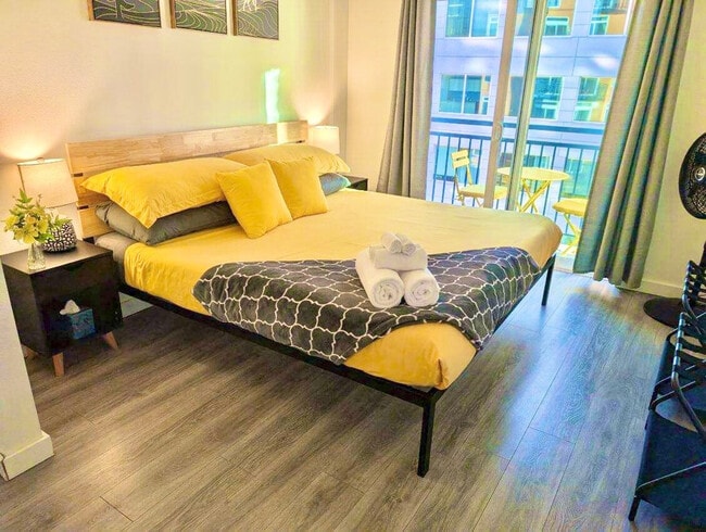 Building Photo - 2415 2nd Ave