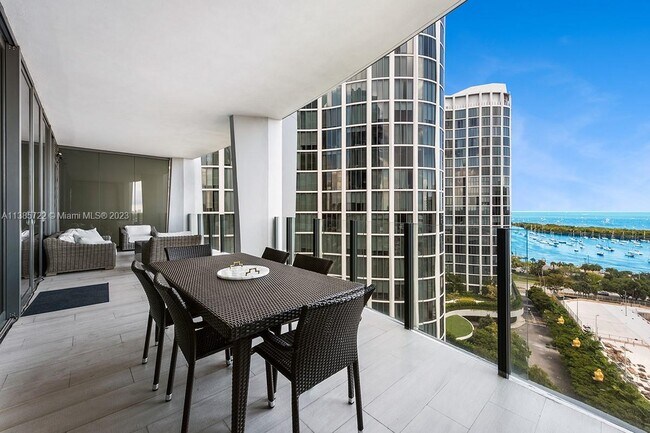 Building Photo - 2831 S Bayshore Dr