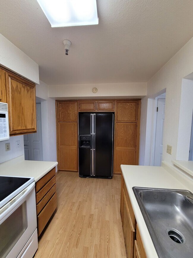Building Photo - Charming 2-Bed 2-Bath Townhouse with Delta...