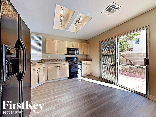 Building Photo - 1865 Casa Verde Dr
