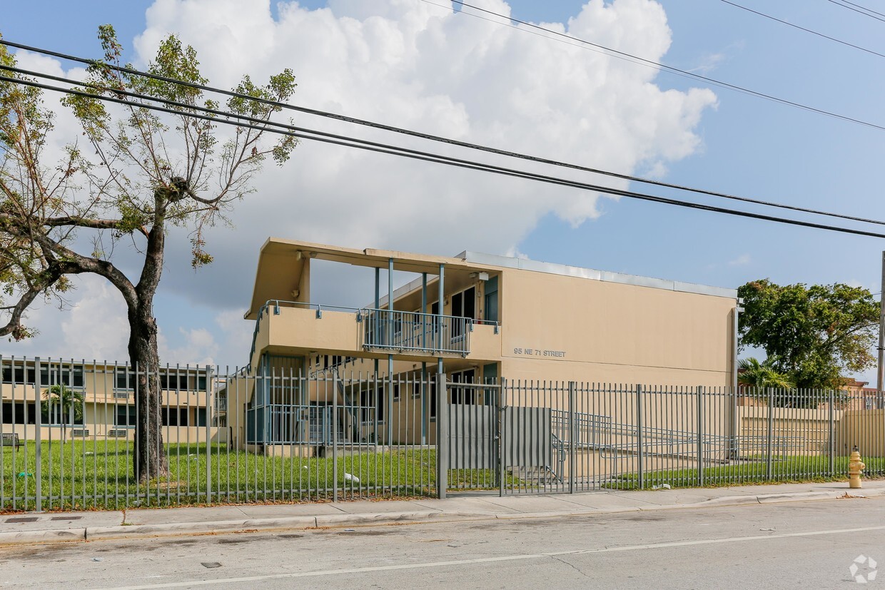 Building Photo - Newberg