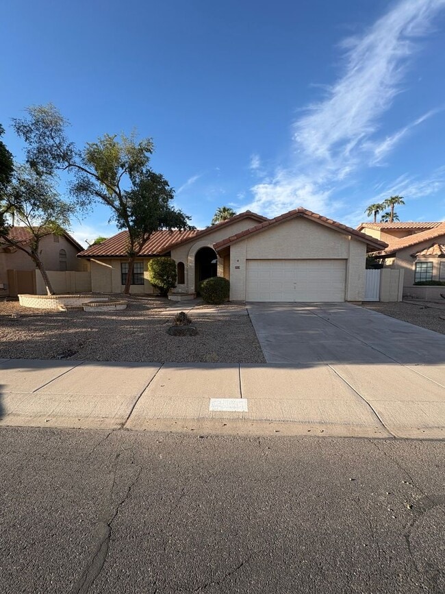 Building Photo - 1518 W Antiqua Dr