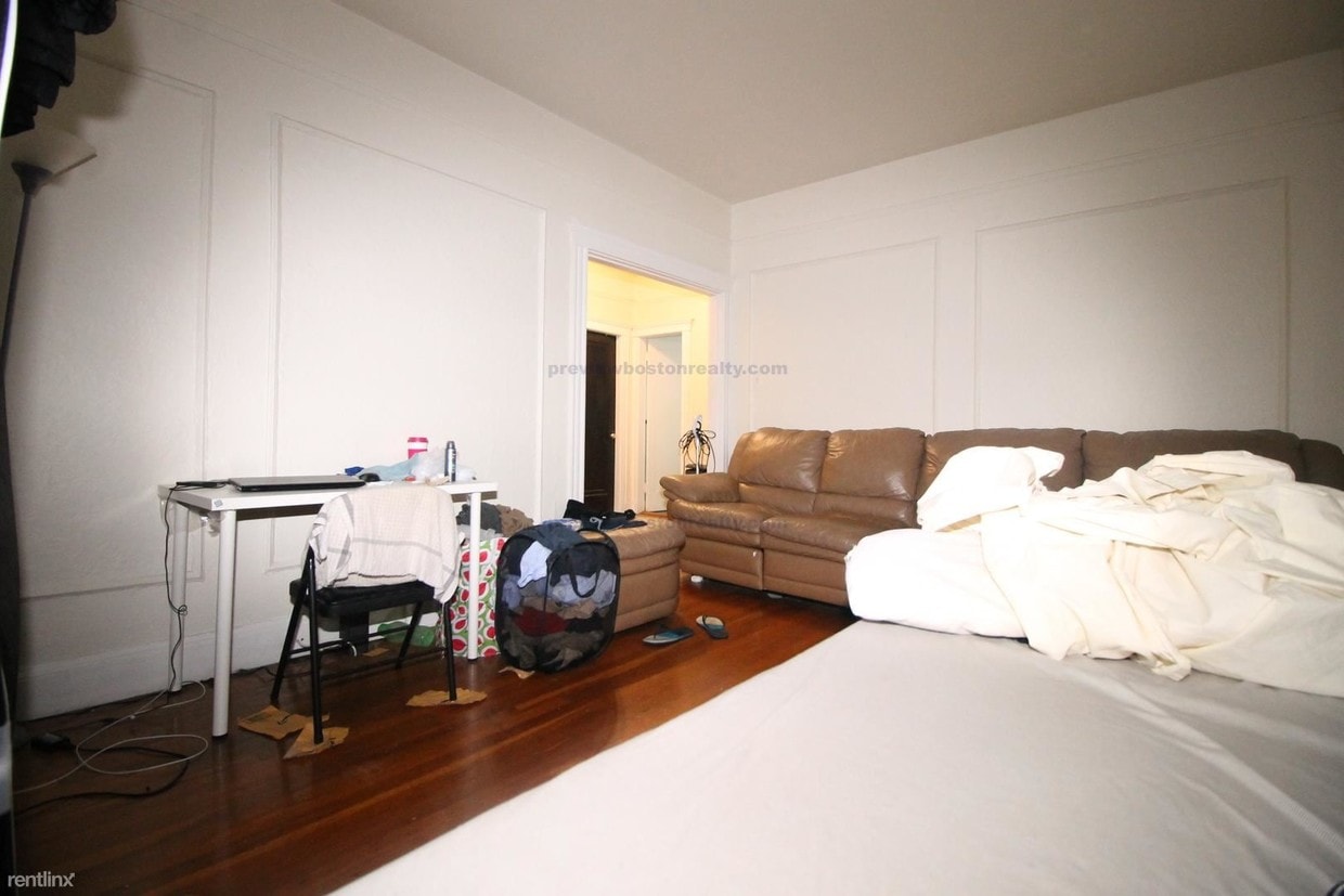 Primary Photo - 66 Chiswick Rd