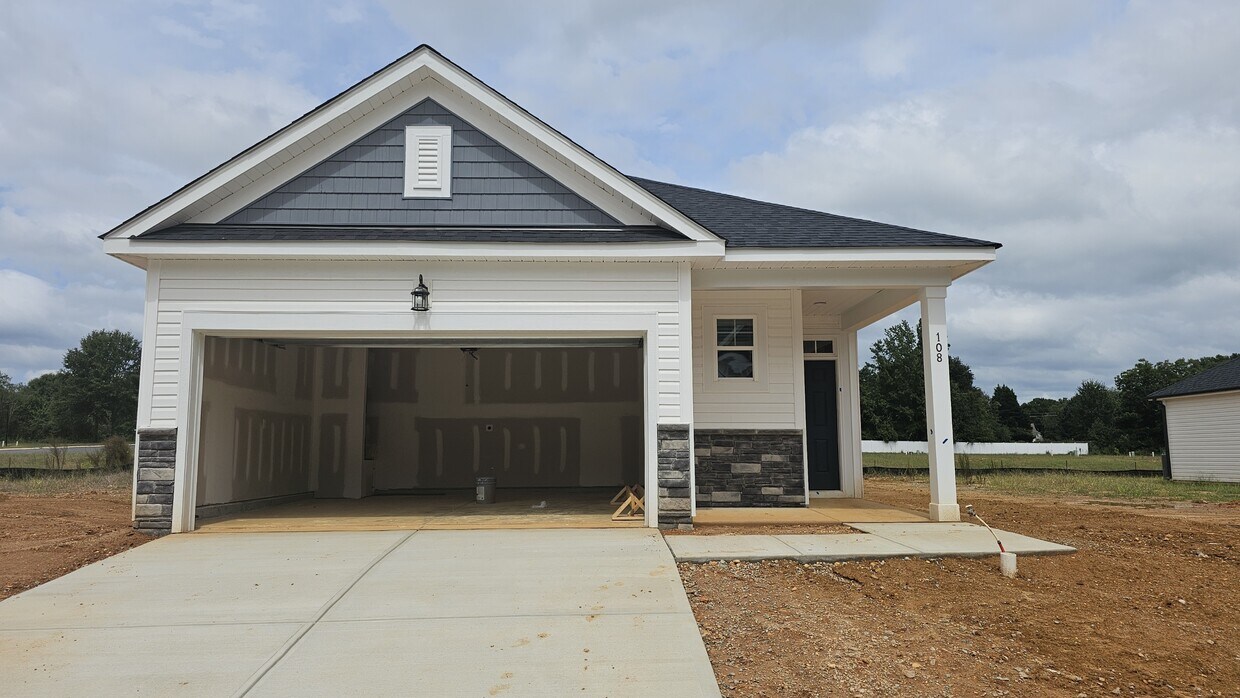 Foto principal - 108 Fairwinds Dr