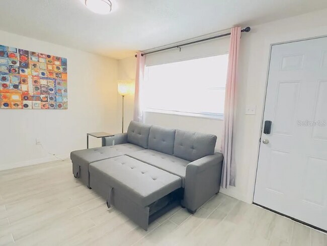 Foto del edificio - 1403 E Holland Ave
