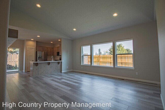 Building Photo - 3 br, 2 bath House - 2911 NW Hemlock Lane