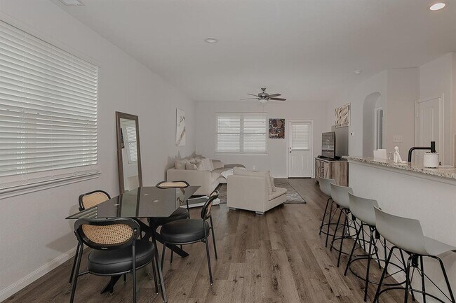 Foto del edificio - 23655 Goodfellow Dr