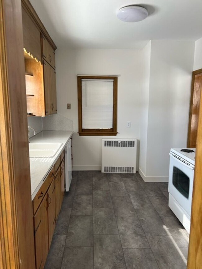 Building Photo - 3 Bed 2 Bath Single Family Home