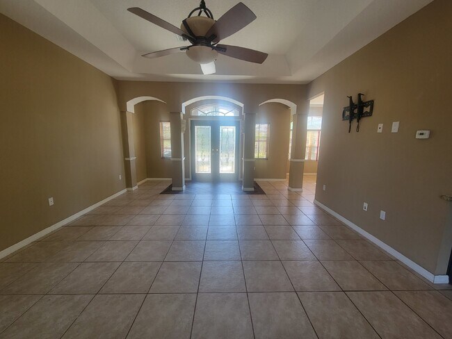 Building Photo - Beautiful 3/2/2 in the Heart of Spring Hill