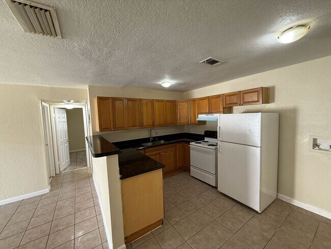 Building Photo - 2-1 Apartment with Central Air