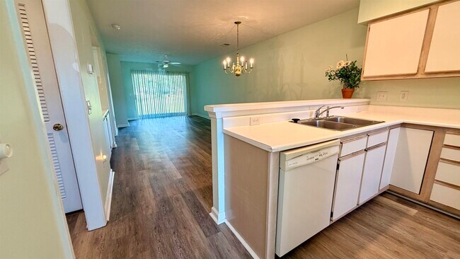 Foto del edificio - 619 Waterway Village Blvd