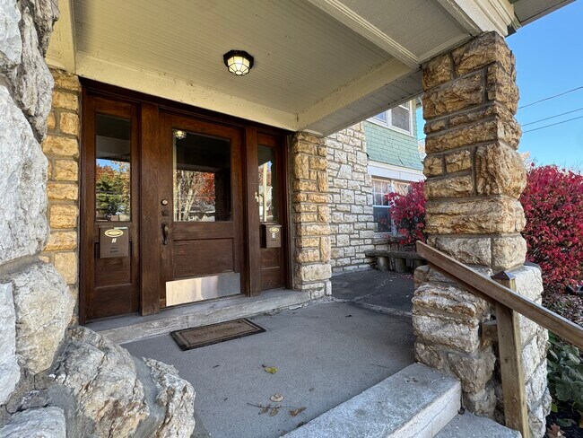 Foto del edificio - 811 E 39th St