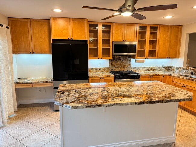 Building Photo - 2464 Caminito Ocean Cove