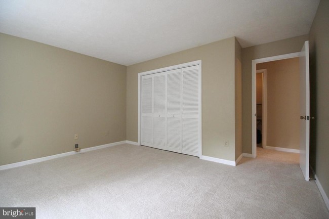 Building Photo - 10118 Oakton Terrace Rd
