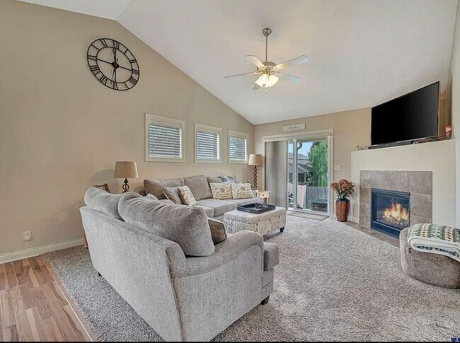 Building Photo - Stunning 4 bed, 3 bath Townhouse in NW Lincoln