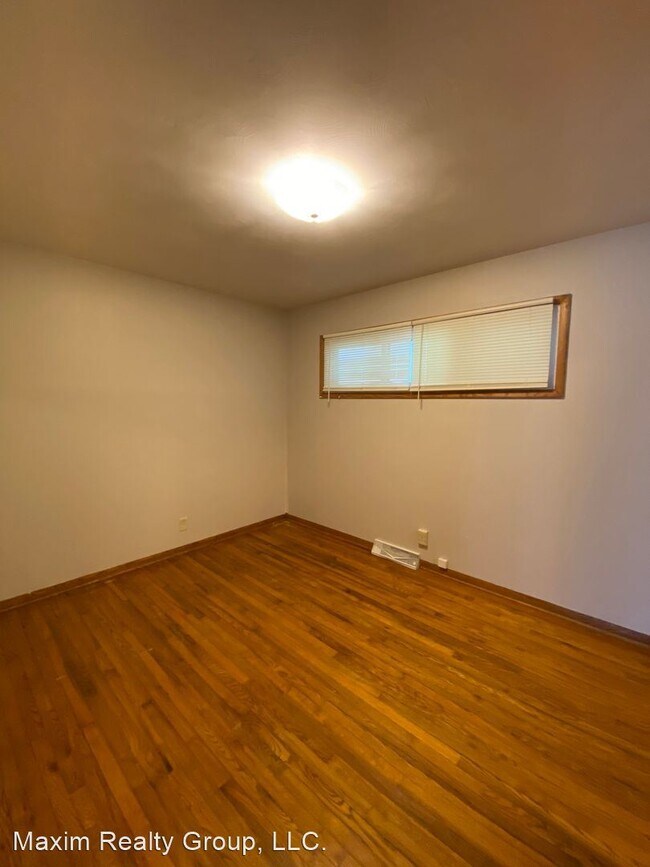 Building Photo - 3 br, 1.5 bath House - 105 W HARRIER ST