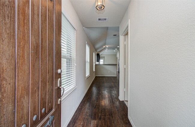 Foto del edificio - 1418 Spencer Glen Ln