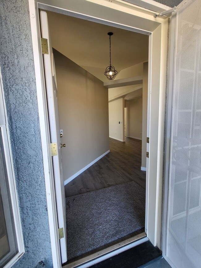 Foto del edificio - GOLDEN SPRINGS RANCH U8 - W. Betty Avenue