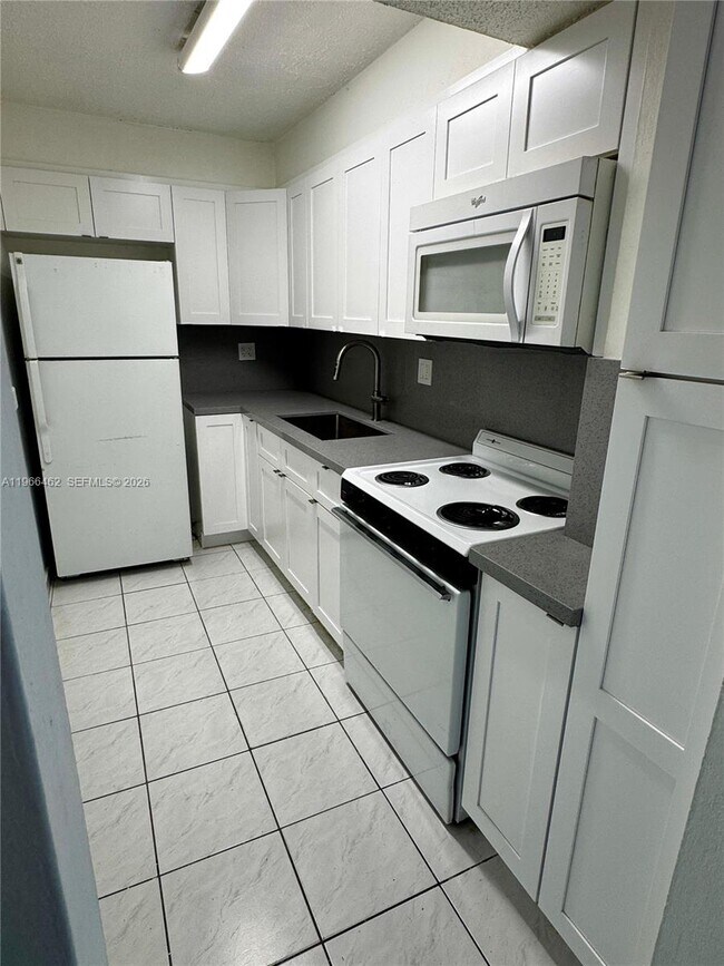 Foto del edificio - 4801 NW 7th St