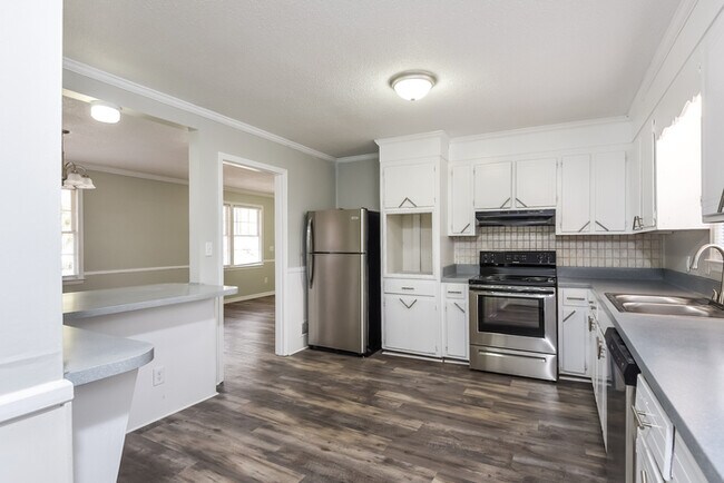 Building Photo - 2104 Hillbeck Dr