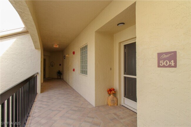 Foto del edificio - 7024 Pelican Bay Blvd