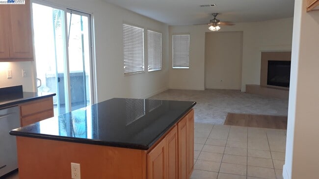 Foto del edificio - 640 Dickinson Ct