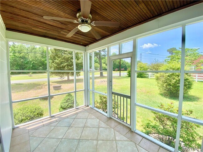 Foto del edificio - 10334 Old Courtney Rd