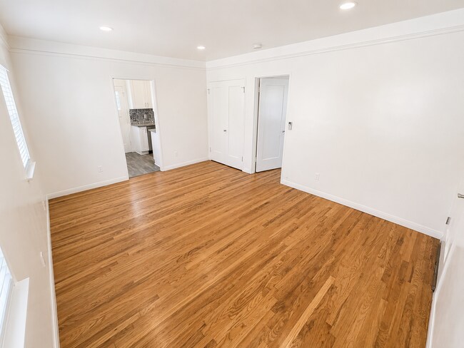 Foto del edificio - Completely Remodeled Spanish Style Midtown Apartment! Air Conditioning!