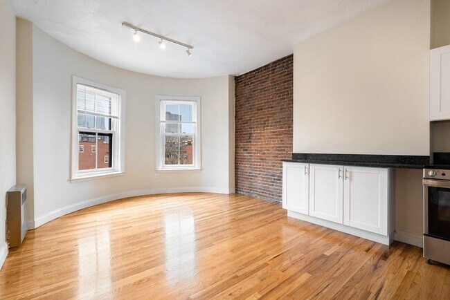 Building Photo - 676 Tremont St