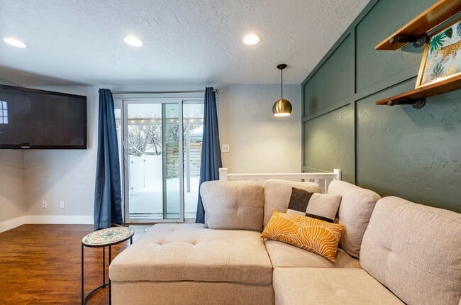 Foto del edificio - 4671 S Greenvalley Dr